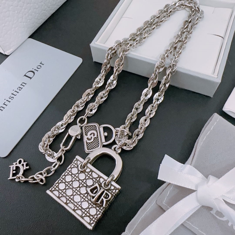 chr1st1an D10r necklaces